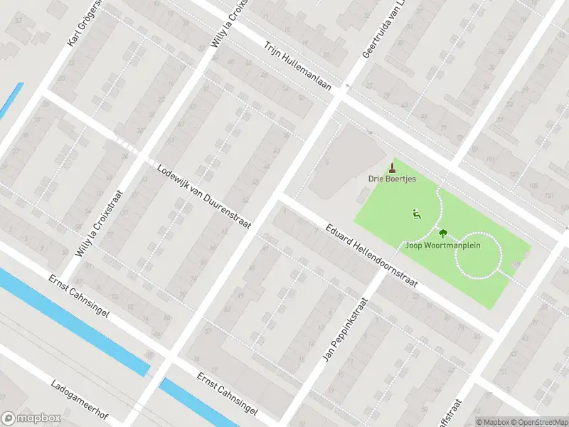 Ambulance met gepaste spoed naar de Eduard Hellendoornstraat in Amsterdam