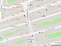 Ambulance met gepaste spoed naar de Waalstraat in Amsterdam