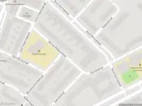 Ambulance met gepaste spoed naar de Herman Robbersstraat in Haarlem