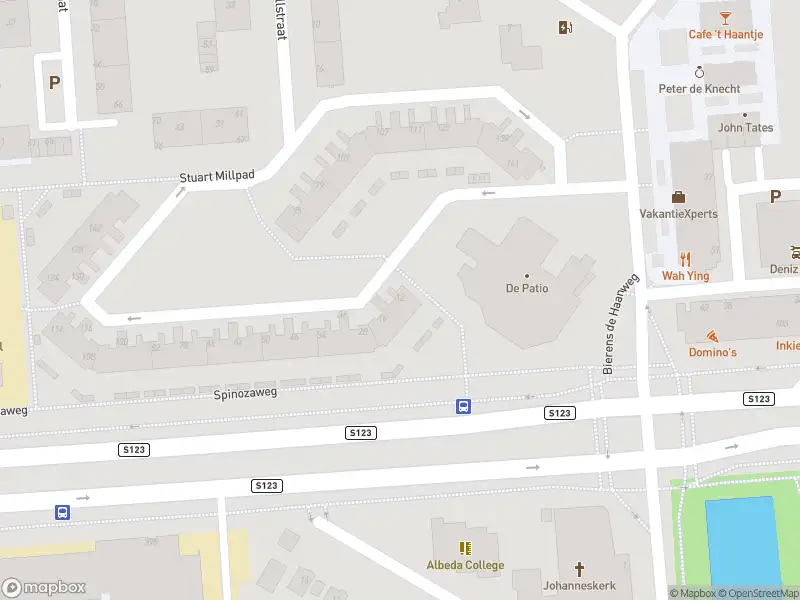 Ambulance met grote spoed naar de Bergsonstraat in Rotterdam