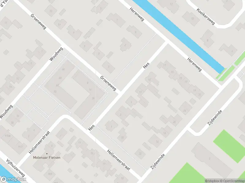 Ambulance met gepaste spoed naar de Nes in Vijfhuizen