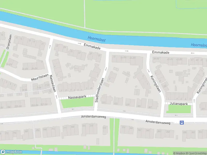 Ambulance met grote spoed naar de Stadhouderslaan in Amstelveen