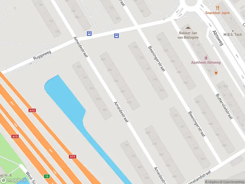 Ambulance met grote spoed naar de Ameidestraat in Rotterdam