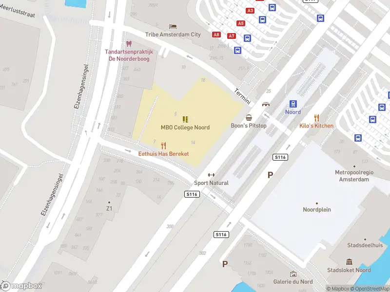 Ambulance met gepaste spoed naar de Gare du Nord in Amsterdam