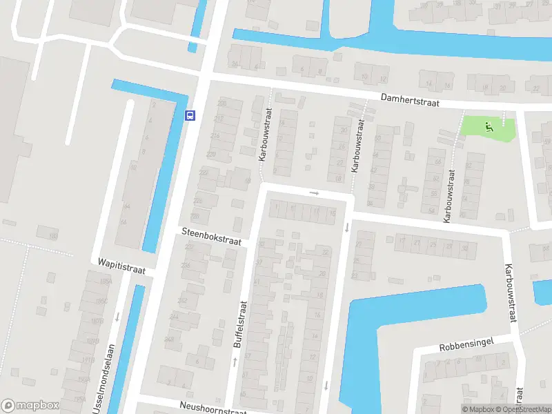 Ambulance met grote spoed naar de Karbouwstraat in Rotterdam