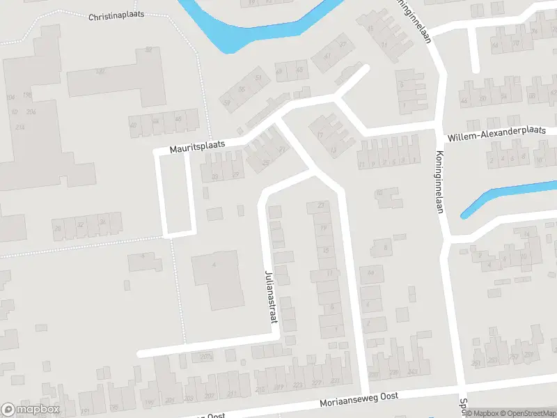 Ambulance met grote spoed naar de Mauritsplaats in Hellevoetsluis