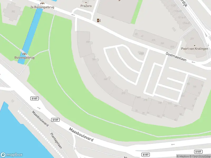 Ambulance met gepaste spoed naar de Oostmaaslaan in Rotterdam