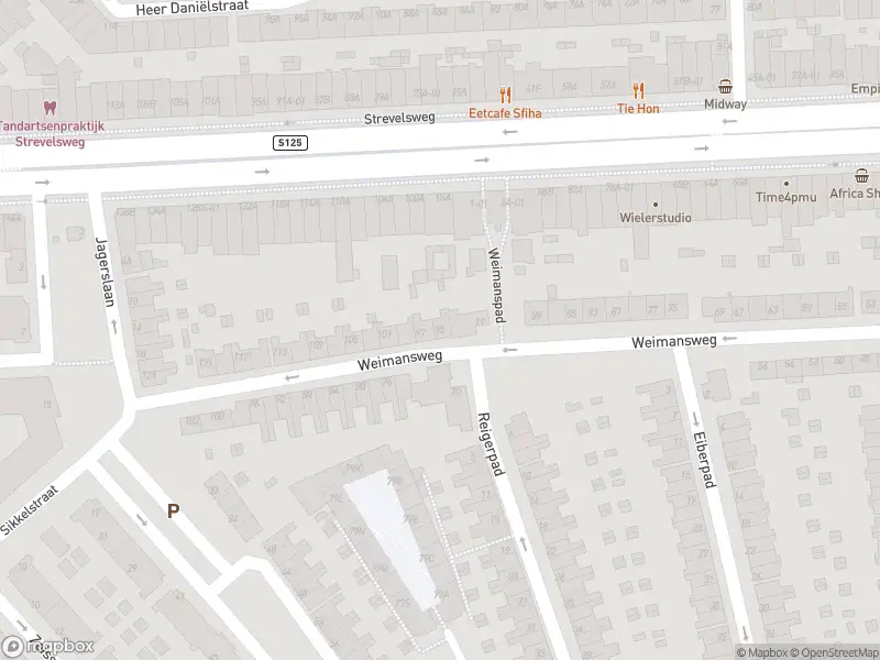 Ambulance met grote spoed naar de Weimansweg in Rotterdam