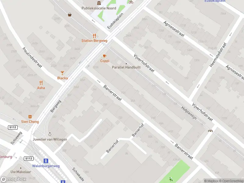 Ambulance met grote spoed naar de Banierstraat in Rotterdam