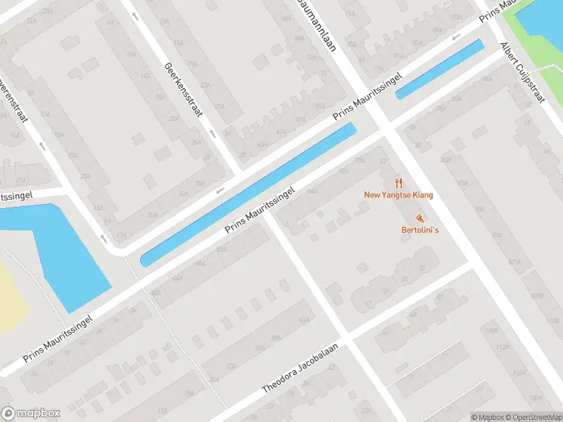 Ambulance met grote spoed naar de Prins Mauritssingel in Rotterdam