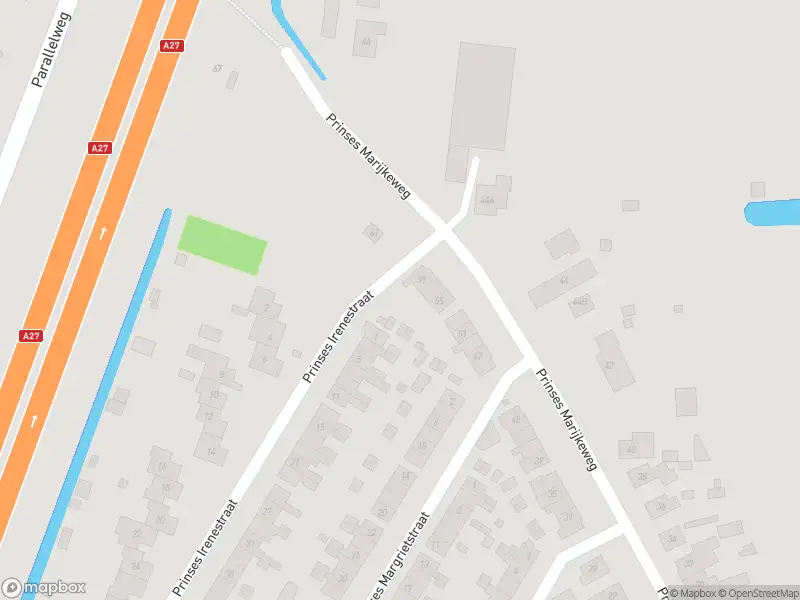 Ambulance met grote spoed naar de Prinses Marijkeweg in Meerkerk