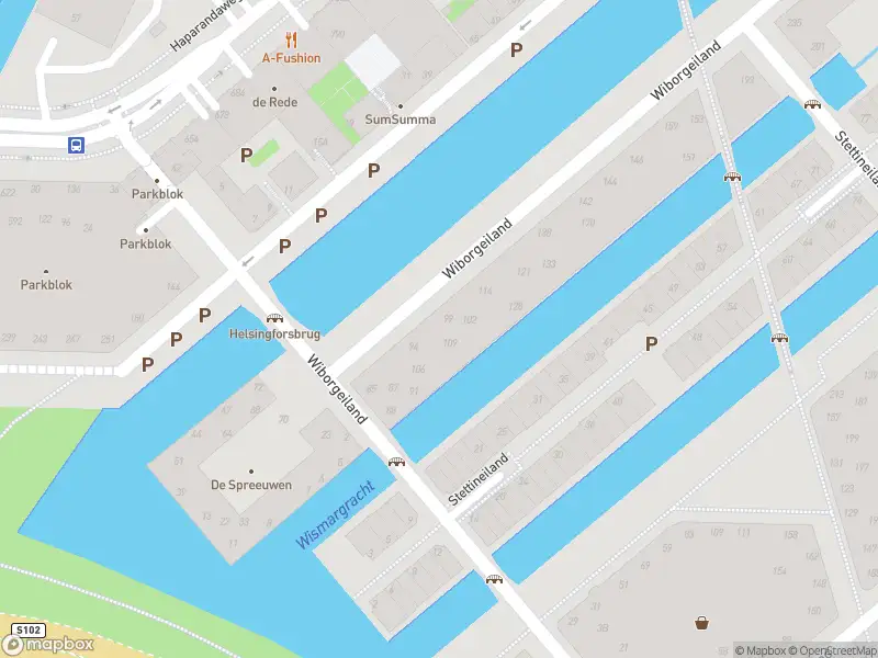 Ambulance met gepaste spoed naar de Wiborgeiland in Amsterdam