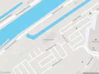 Ambulance met grote spoed naar de Woordbouwerplein in Hellevoetsluis