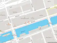 Ambulance met gepaste spoed naar de Wijnhaven in Rotterdam