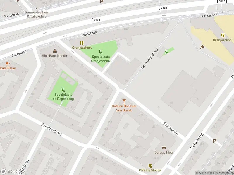 Ambulance met grote spoed naar de Boudewijnstraat in Rotterdam