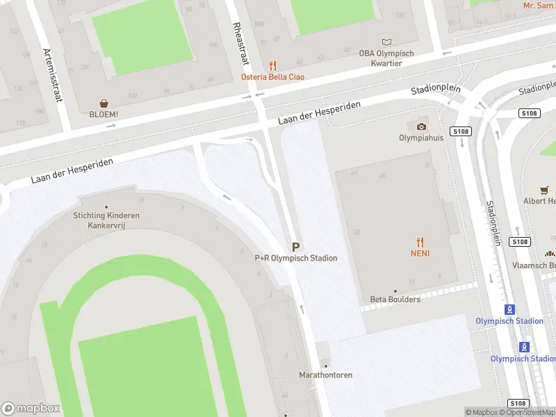 Ambulance met grote spoed naar de Artemisstraat in Amsterdam