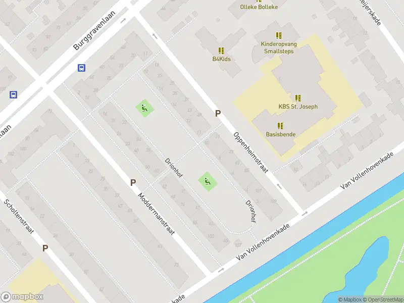 Ambulance met grote spoed naar de Snouck Hurgronjestraat in Leiden