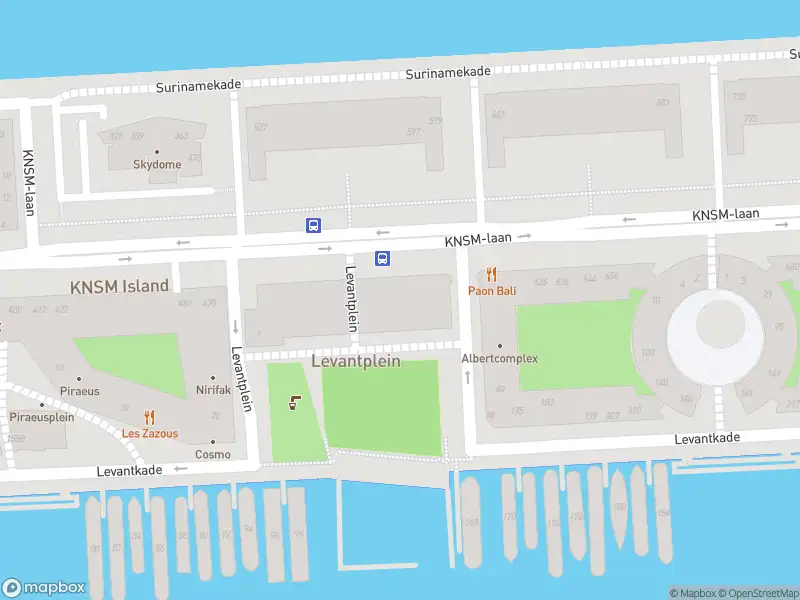 Brandweer met grote spoed naar de Barcelonaplein in Amsterdam vanwege reanimatie