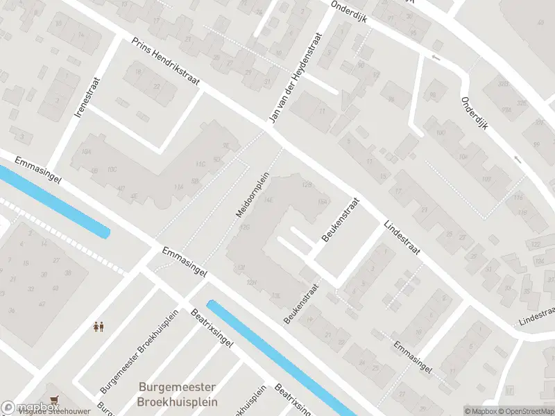 Ambulance met grote spoed naar de Emmasingel in Hendrik-Ido-Ambacht