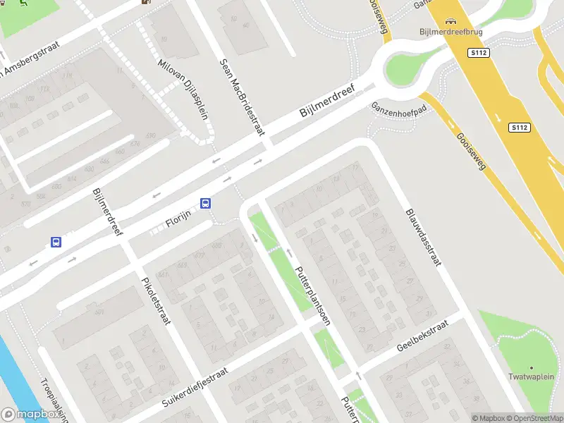 Brandweer met grote spoed naar de Blauwdasstraat in Amsterdam vanwege gebouwbrand