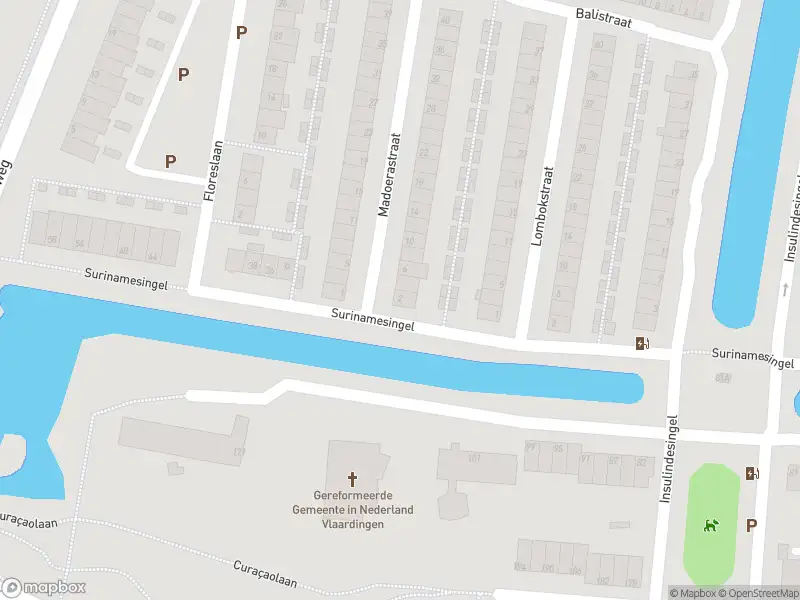 Ambulance met grote spoed naar de Madoerastraat in Vlaardingen