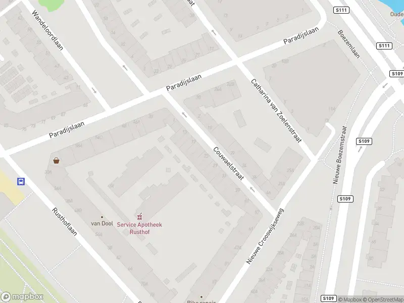 Ambulance met grote spoed naar de Couwaelstraat in Rotterdam