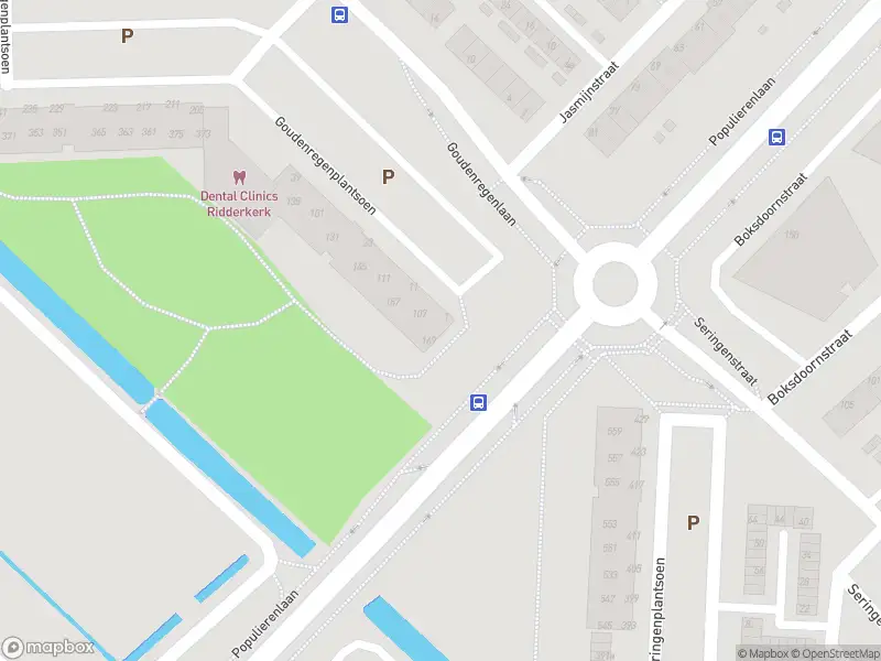 Ambulance met grote spoed naar de Goudenregenplantsoen in Ridderkerk