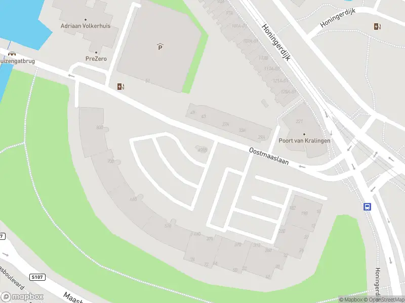 Ambulance met gepaste spoed naar de Oostmaaslaan in Rotterdam