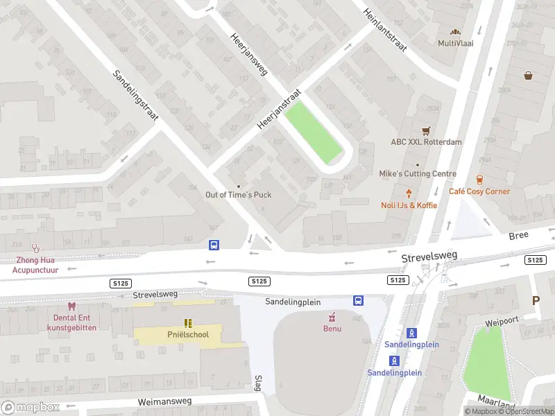 Ambulance met gepaste spoed naar de Sandelingplein in Rotterdam