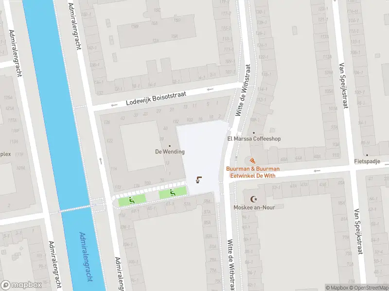 Ambulance met grote spoed naar de Witte de Withplein in Amsterdam