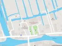 Ambulance met grote spoed naar de Kastanjeplein in Giessenburg