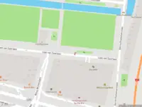 Ambulance met grote spoed naar de Laan van Spartaan in Amsterdam