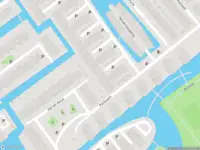 Ambulance met grote spoed naar de Hof van Zilverlicht in Delft