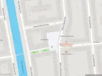 Ambulance met grote spoed naar de Witte de Withplein in Amsterdam