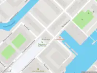 Ambulance met grote spoed naar de Kleine Wittenburgerstraat in Amsterdam