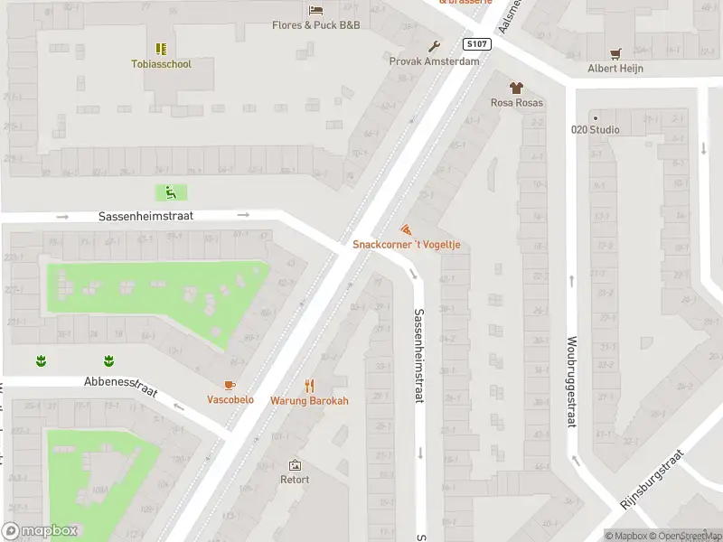 Ambulance met gepaste spoed naar de Hoofddorpplein in Amsterdam