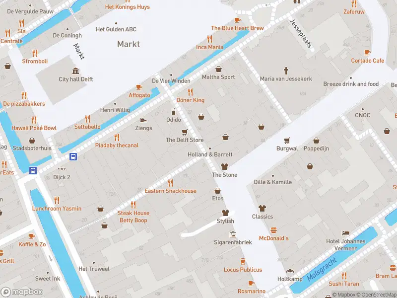 Ambulance met grote spoed naar de Jacob Gerritstraat in Delft