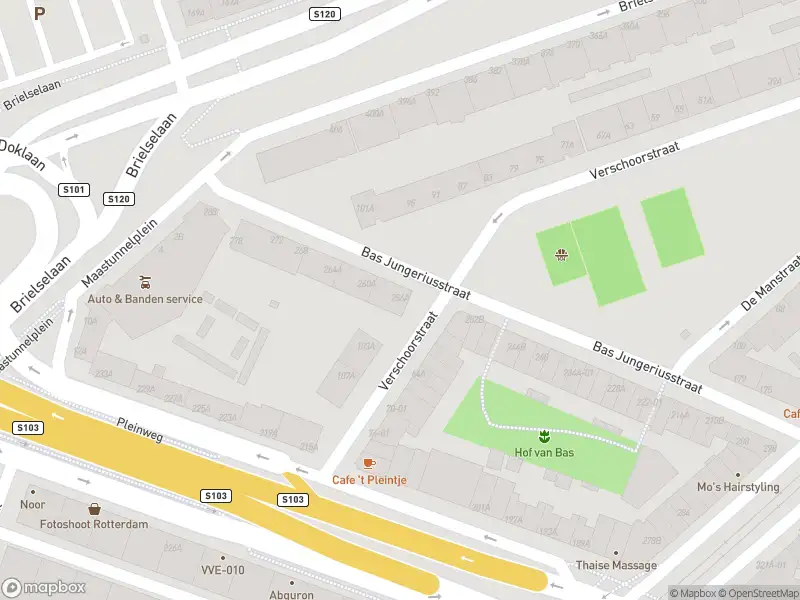 Ambulance met gepaste spoed naar de Bas Jungeriusstraat in Rotterdam