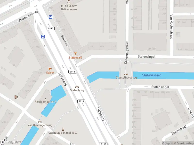 Ambulance met gepaste spoed naar de Statensingel in Rotterdam