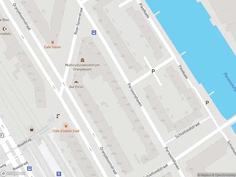 Ambulance met grote spoed naar de Persoonshaven in Rotterdam