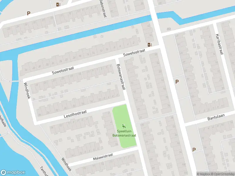 Ambulance met grote spoed naar de Botswanastraat in Delft