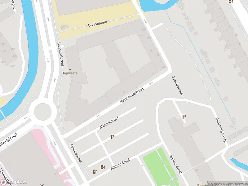 Ambulance met gepaste spoed naar de Heurniusstraat in Leiden