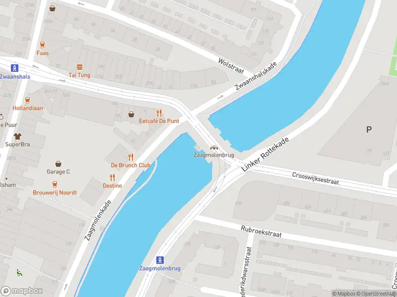 Ambulance met grote spoed naar de Zaagmolendrift in Rotterdam