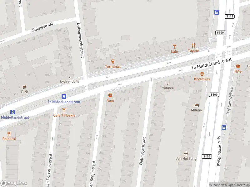 Ambulance met grote spoed naar de 1e Middellandstraat in Rotterdam