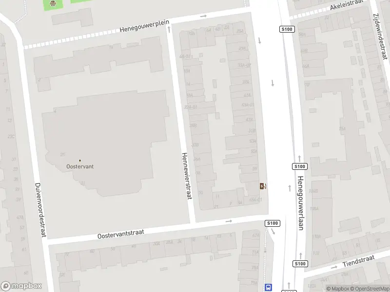 Ambulance met gepaste spoed naar de Hennewierstraat in Rotterdam