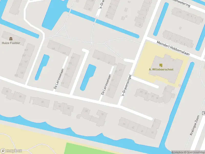 Ambulance met grote spoed naar de De Lairesselaan in Rotterdam