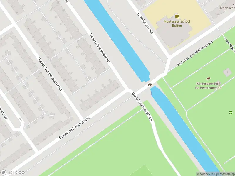 Brandweer met grote spoed naar de Pieter de Swartstraat in Almere vanwege reanimatie