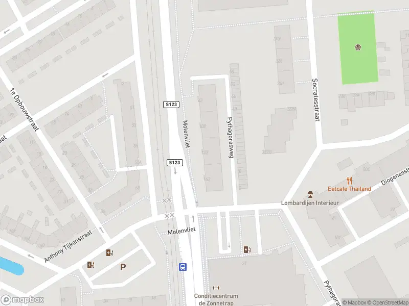 Ambulance met grote spoed naar de Molenvliet in Rotterdam