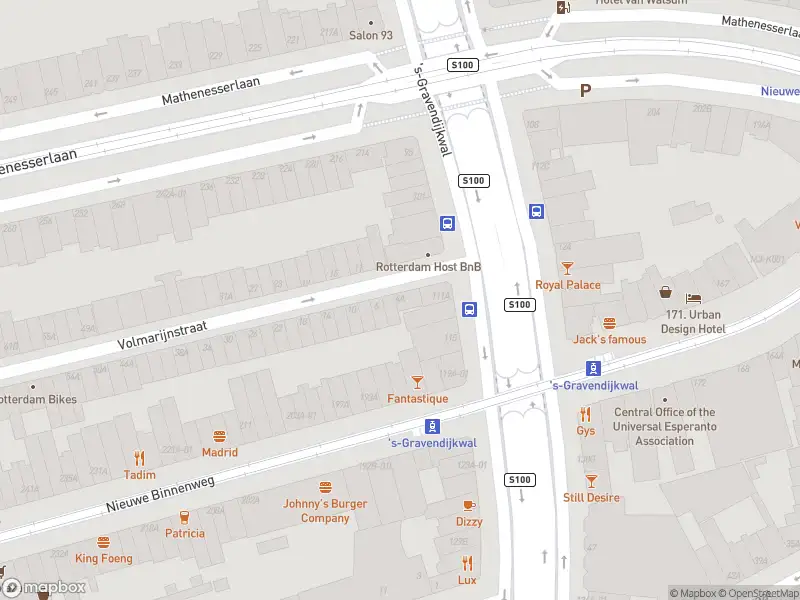 Ambulance met grote spoed naar de Volmarijnstraat in Rotterdam