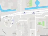 Ambulance met grote spoed naar de Louwesweg in Amsterdam